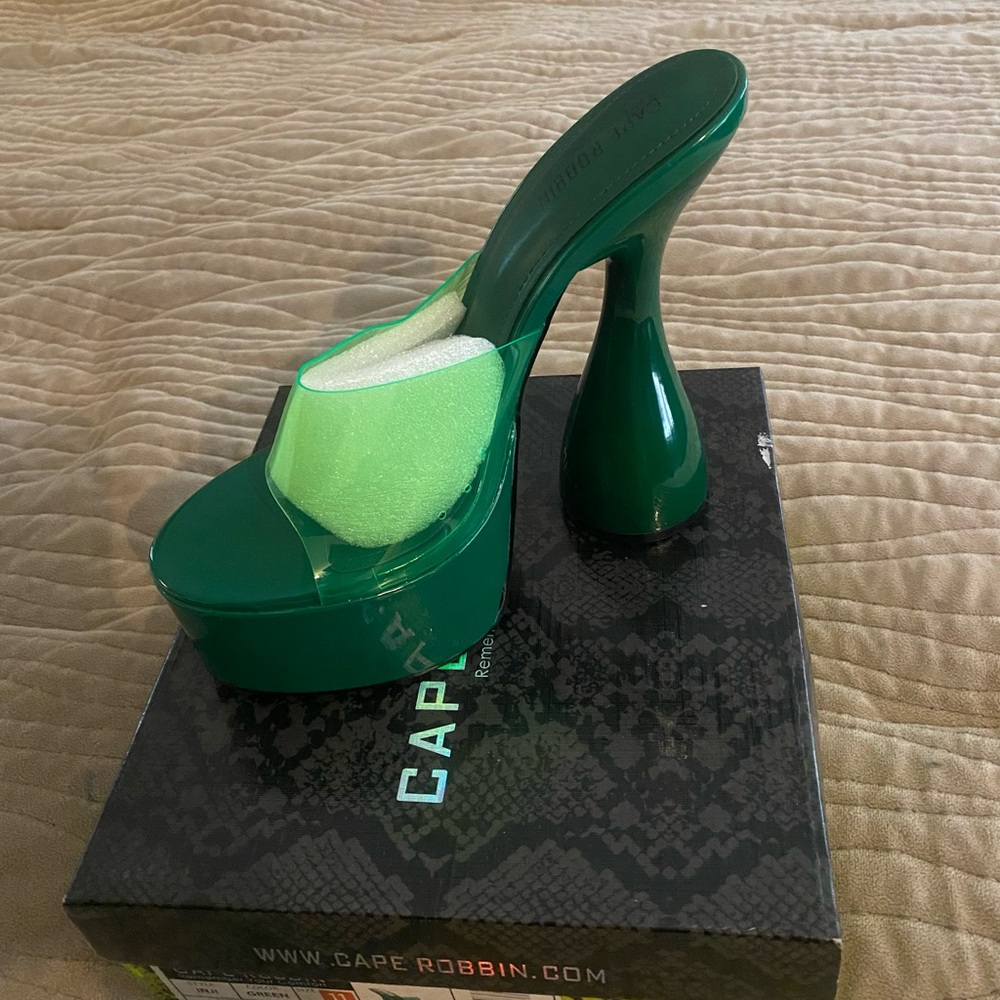 Cape Robbin Green heels ✨